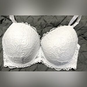 Rene Rofe White, lace pattern, padded bra with underwire. 42DD
